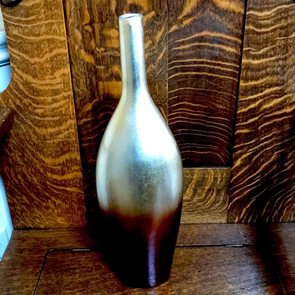 Resin decor vase